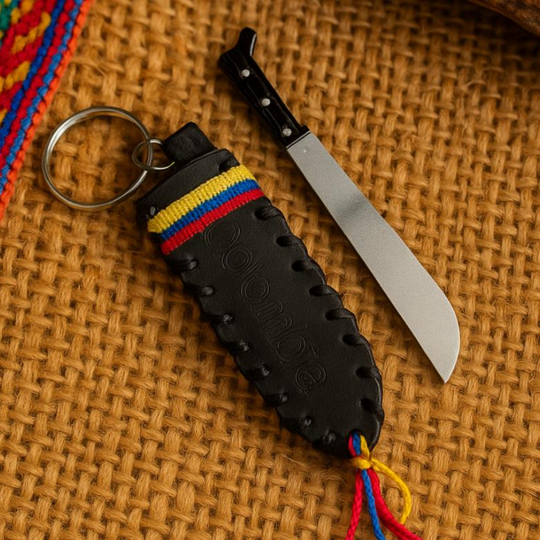 Handmade Colombian Machete Keychain – Leather Mini Sheath with Flag Colors | Cultural Souvenir