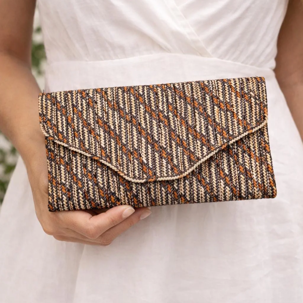 Handwoven Caña Flecha Clutch – Natural