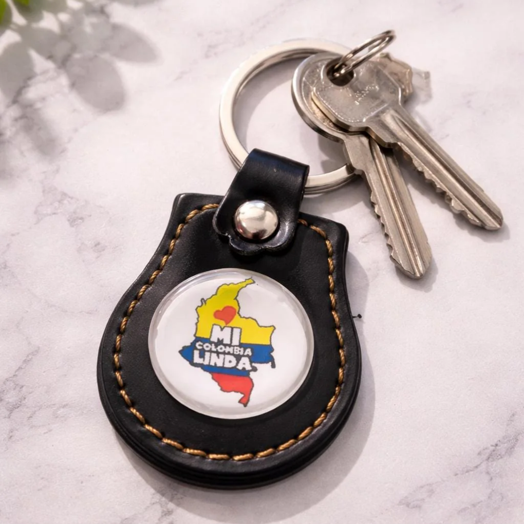 Colombian Keychain “Mi Colombia Linda” – Faux Leather Souvenir with Map and Chiva Design