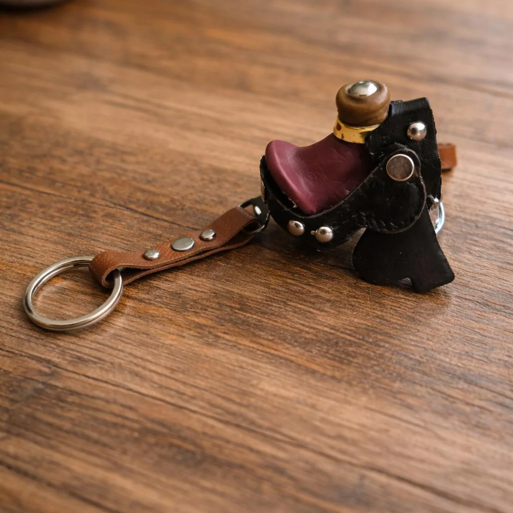 Handmade Equestrian Saddle Keychain – Horse Lover Gift, Rustic Leather-Inspired Charm, Customizable Accessory