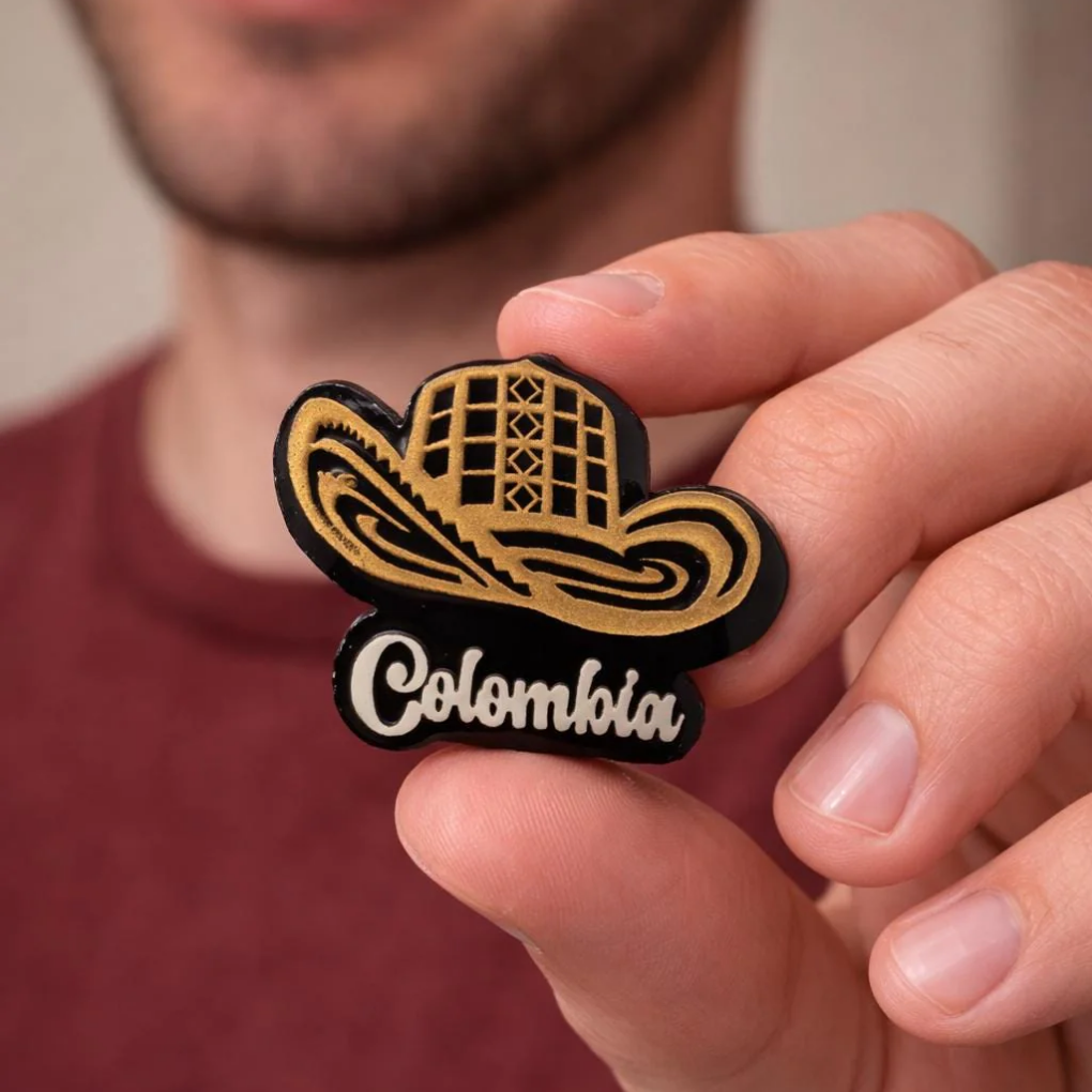 Handmade Colombian Fridge Magnet – Colorful Coffee Culture &amp; Mini Figures – Artisan Souvenir from Colombia
