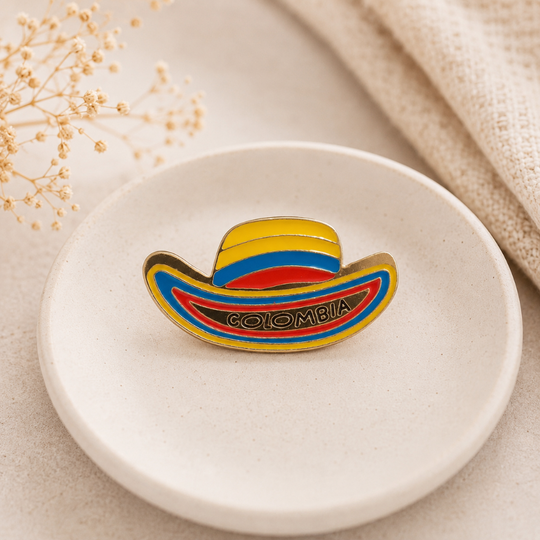 Colombia Enamel Pin | Mi Colombia Linda | Colombian Flag Souvenir | Lapel Pin Gift