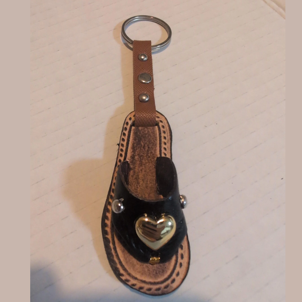 Handmade Leather Sandal Keychain – Beach Vacation Souvenir | Summer Gift | Tropical Keyring | Coastal Travel Accessory