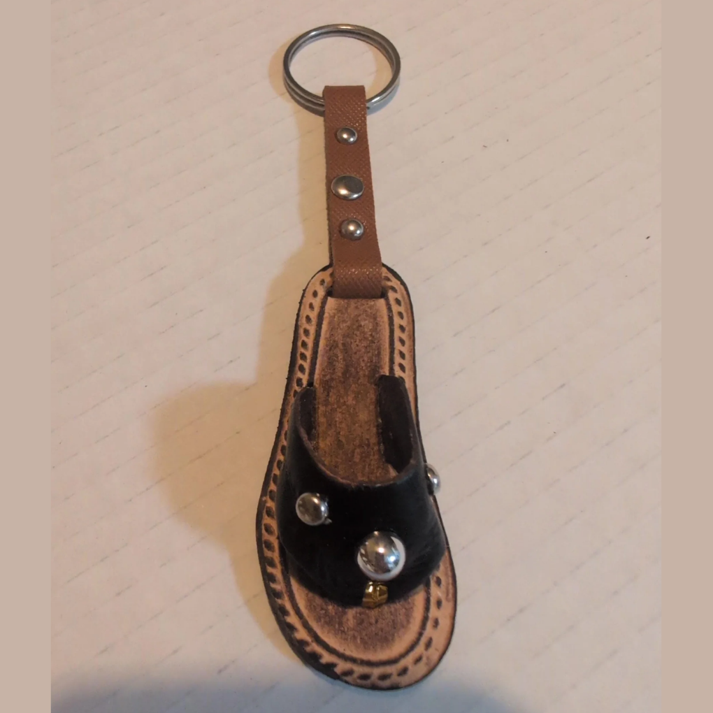 Handmade Leather Sandal Keychain – Beach Vacation Souvenir | Summer Gift | Tropical Keyring | Coastal Travel Accessory