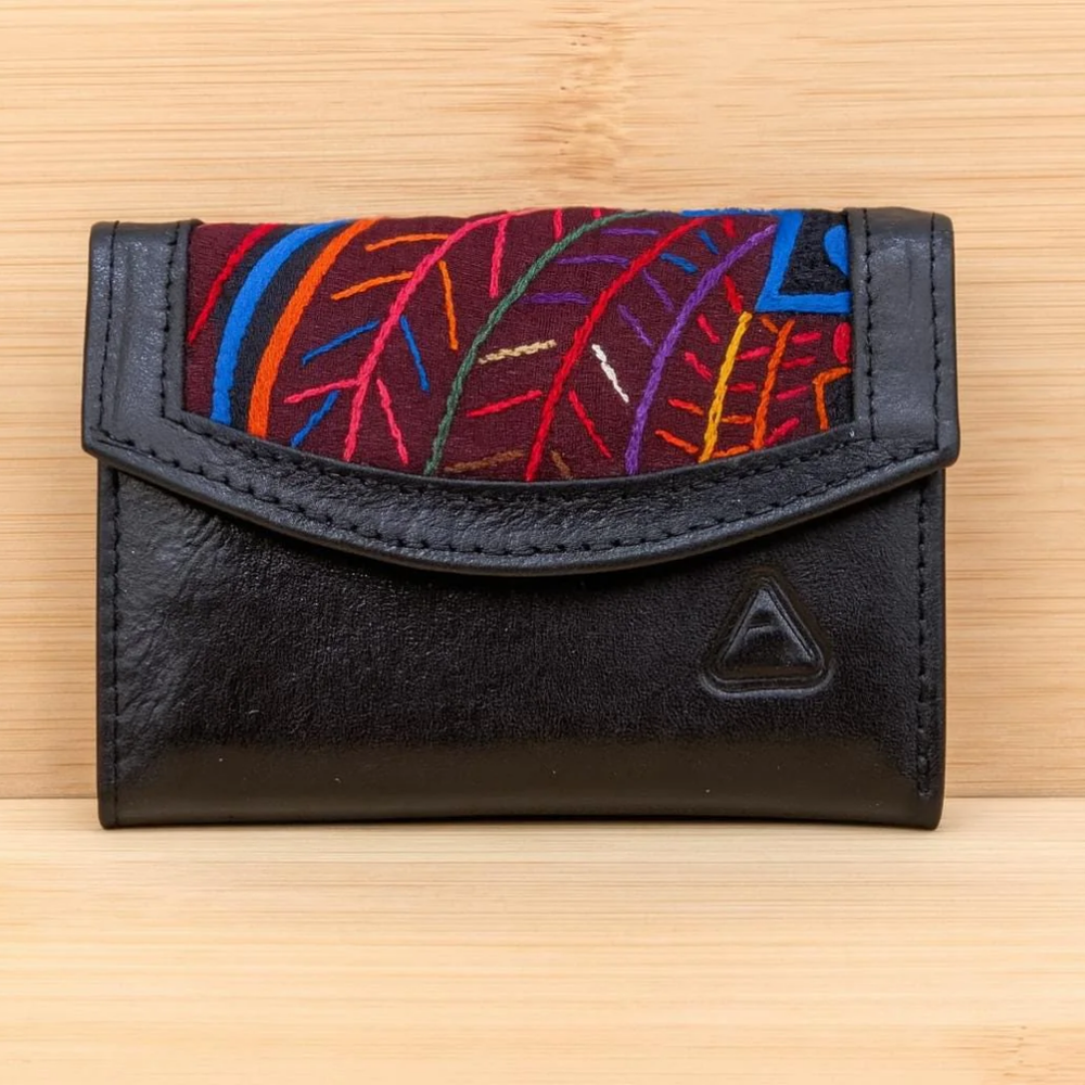 Vibrant Handmade Leather Mola Wallet – Authentic Colombian Art | Magnetic Closure, Zipper Pocket & Compact Design