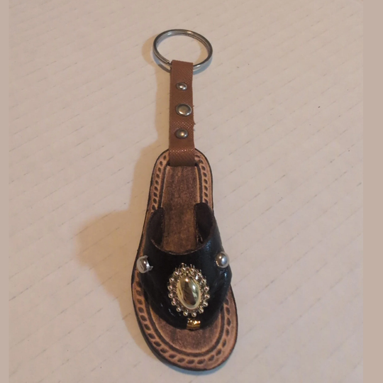 Handmade Leather Sandal Keychain – Beach Vacation Souvenir | Summer Gift | Tropical Keyring | Coastal Travel Accessory