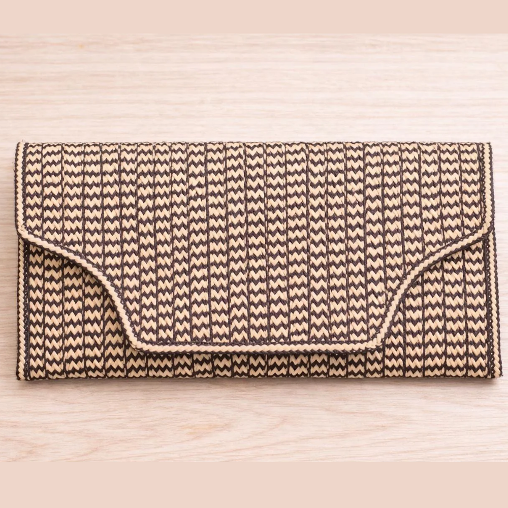 Handwoven Caña Flecha Clutch – Natural