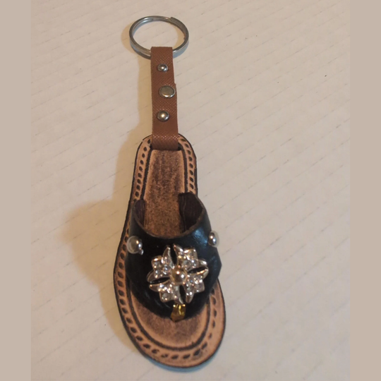 Handmade Leather Sandal Keychain – Beach Vacation Souvenir | Summer Gift | Tropical Keyring | Coastal Travel Accessory