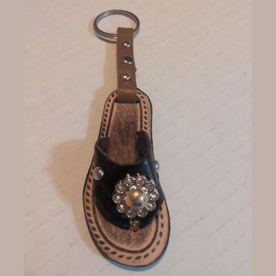 Handmade Leather Sandal Keychain – Beach Vacation Souvenir | Summer Gift | Tropical Keyring | Coastal Travel Accessory