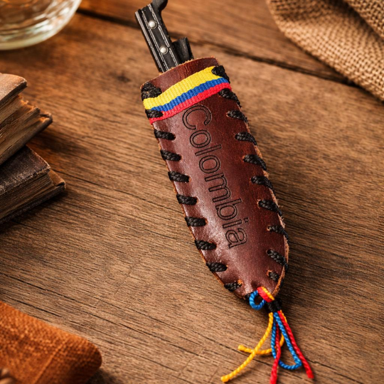 Handmade Colombian Machete Keychain – Leather Mini Sheath with Flag Colors | Cultural Souvenir