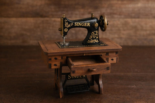Mini Wooden Sewing Machine Gift – Vintage Handmade Keepsake for Sewing Lovers | Colombian Artisan Decor