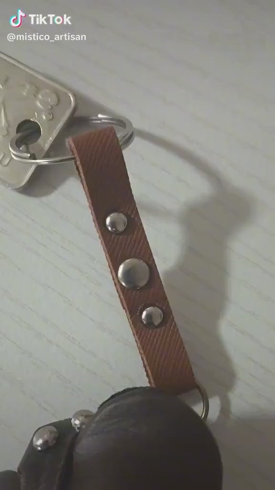 Handmade Equestrian Saddle Keychain – Horse Lover Gift, Rustic Leather-Inspired Charm, Customizable Accessory