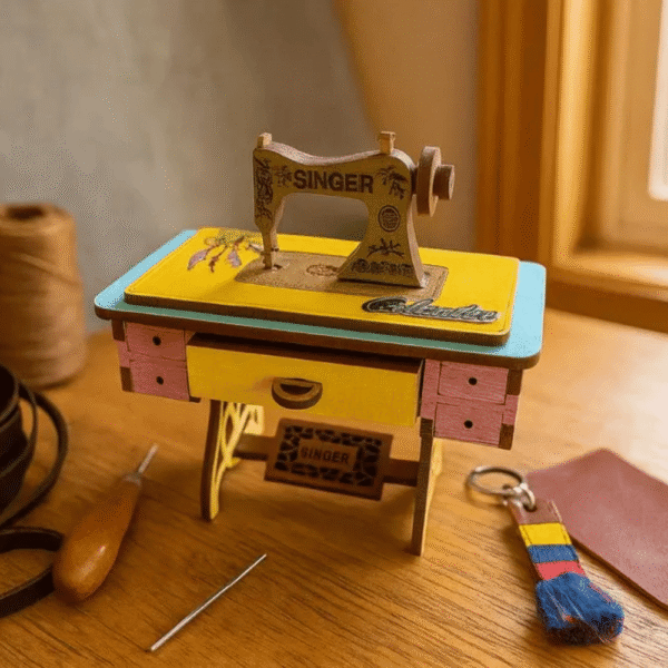 Mini wooden Singer sewing machine in dark brown – Colombian handmade craft.