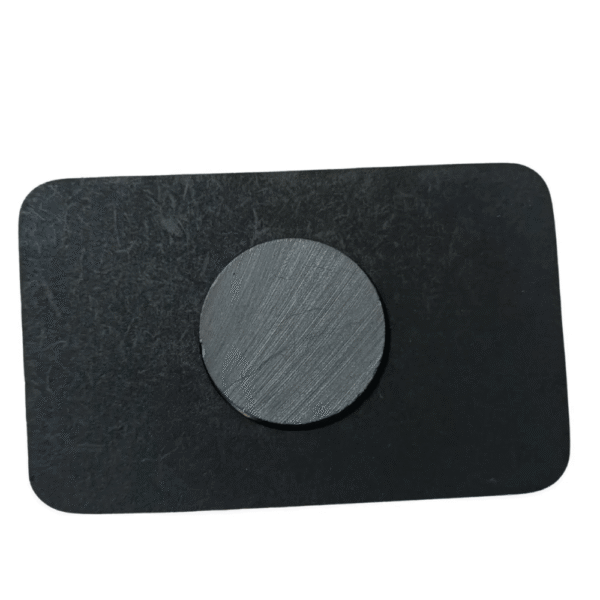 Compact and lightweight Betty la Fea ID magnet design